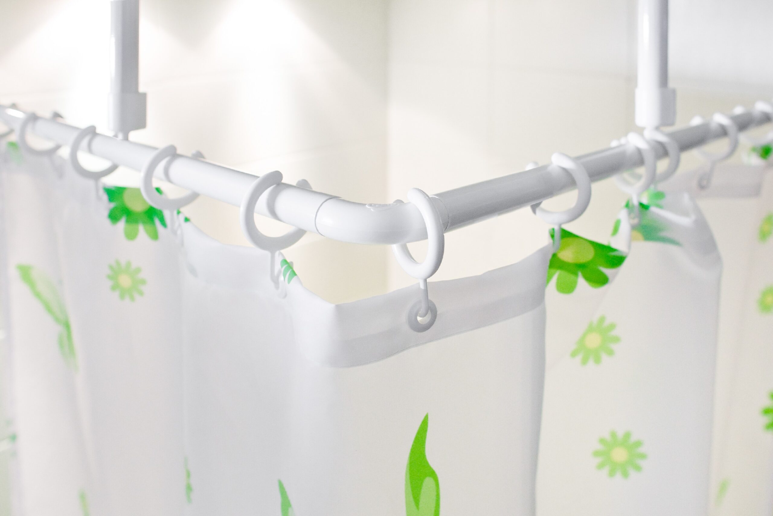 wela UNIVERZÁLNÍ ROHOVÁ TYČ SYSTEM DO SPRCHOVACÍHO KOUTU 120x120 cm BÍLÁ 4005219