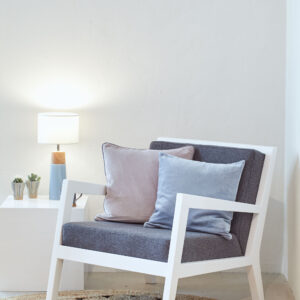 STYLE HOME Křeslo s dřevěnými područkami Clooney Materiál: Buková kostra, Potah: Látka