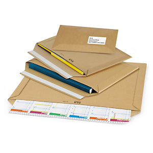 50x Obálky z pevné kartonové vlnité lepenky se samolepicím uzávěrem, 700x450x40 mm, hnědé | RAJA